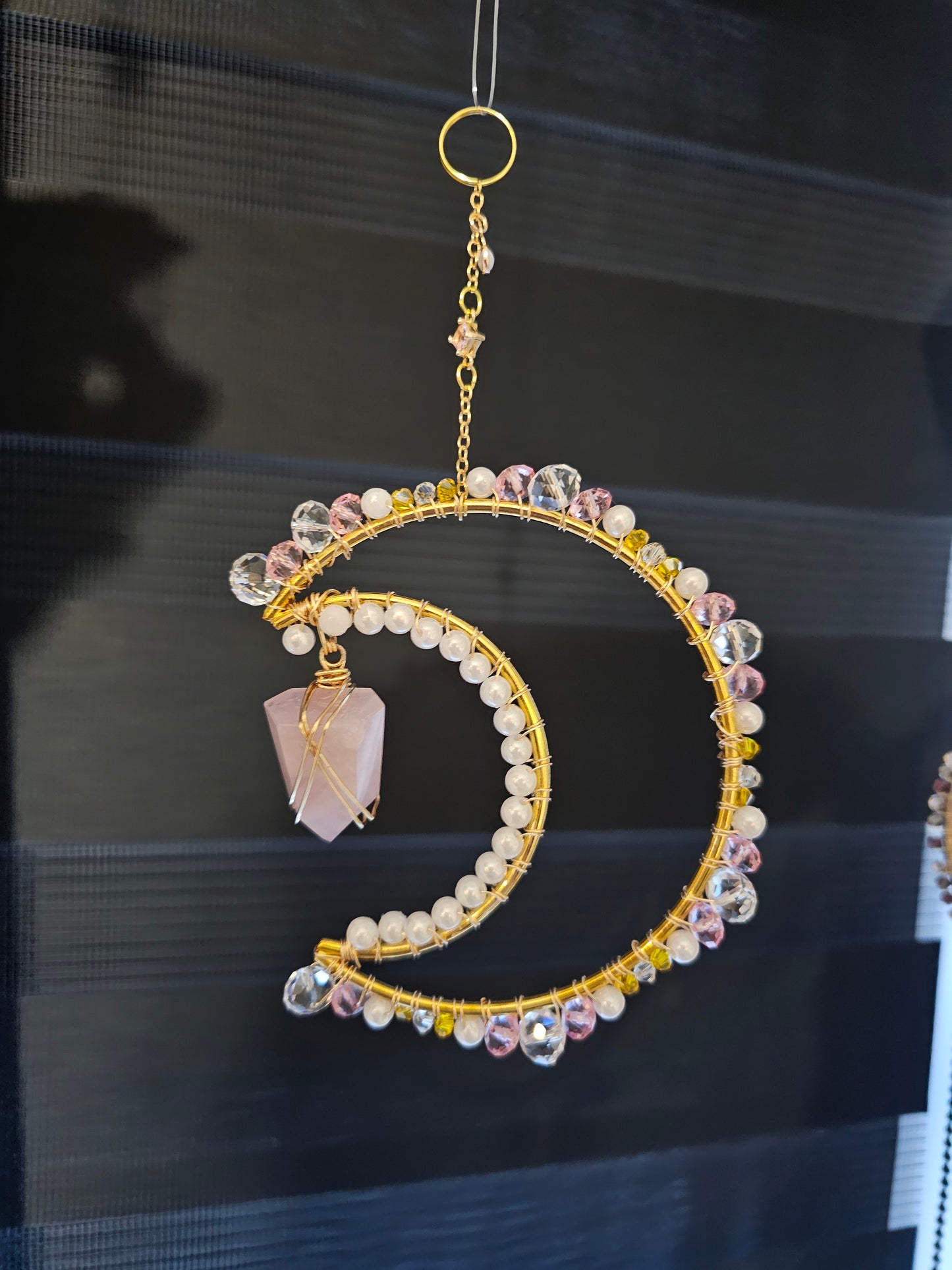Attrape-soleil lune et quartz rose đ©·