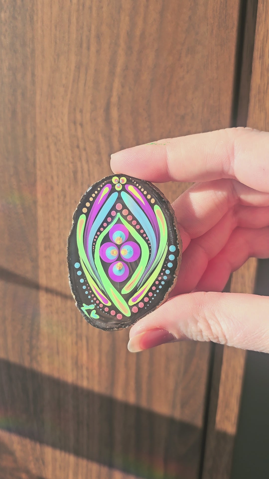 UV-painted agate slice 🖌️✨