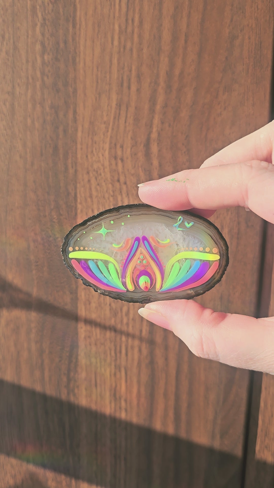 UV-painted agate slice 🖌️✨