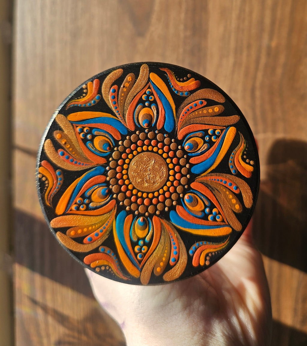 Glass bowl with wooden lid