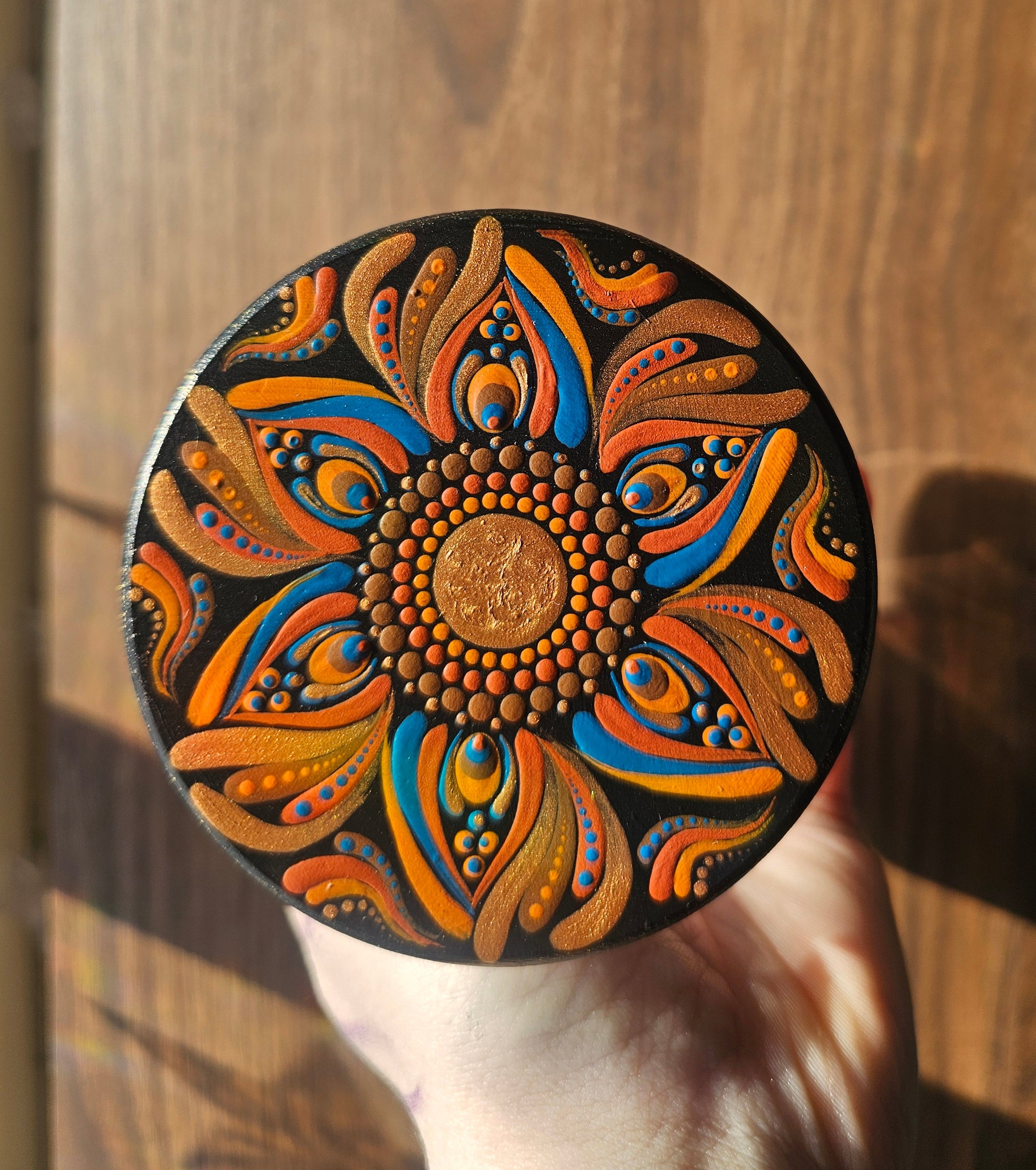 Glass bowl with wooden lid